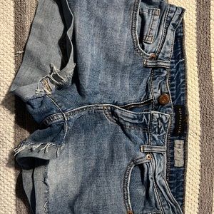 Aeropostale. Size 6. MIDI low rise good condition